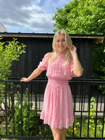 kontroversiel moronic Vejrtrækning 17.mai kjoler Vero Moda Rosa - Dame- Vi:Ki i Florø - Florø