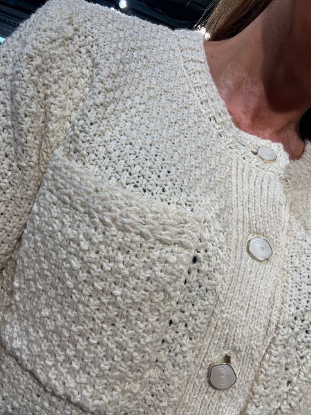 Bilde av CARRYMW STRIKKET CARDIGAN - OFFWHITE 